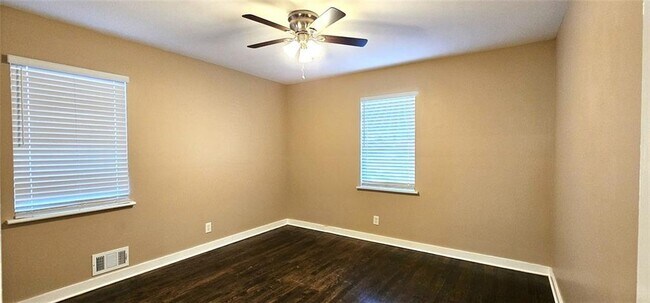 Building Photo - 1291 Lorenzo Dr SW