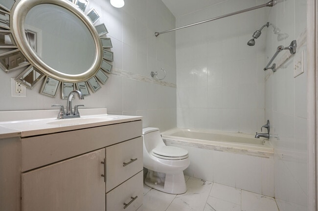 Building Photo - 3601 S Sagamore Dr