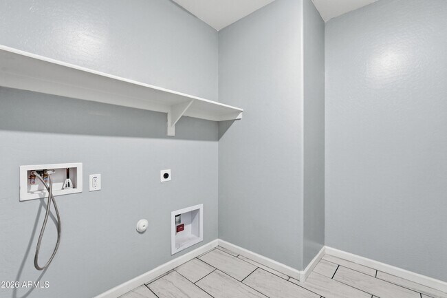 Building Photo - 1692 W Aztec Dr