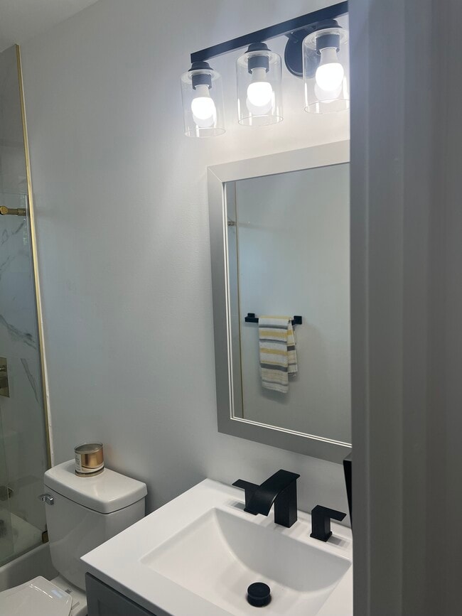 Building Photo - 89 N Munn Ave