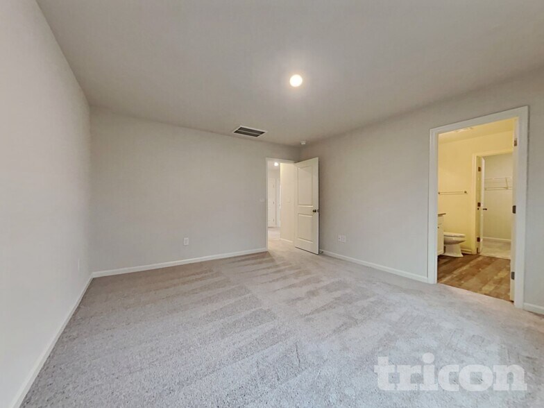Building Photo - 527 Dayspring Dr