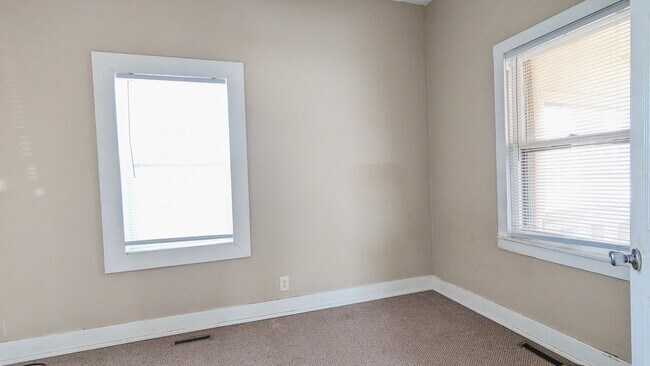 Building Photo - Cozy 2 bedroom in Arlington