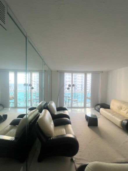 Building Photo - 3001 S Ocean Dr