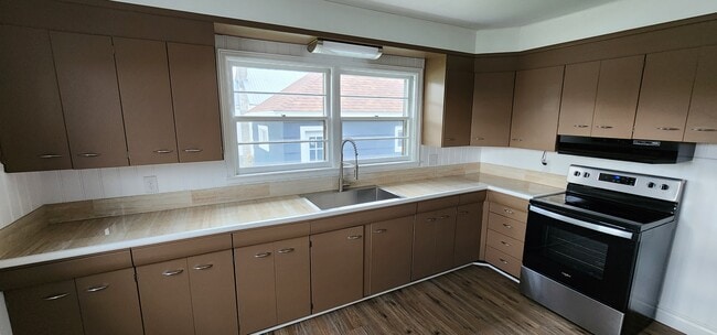 Building Photo - 925 Calvert St