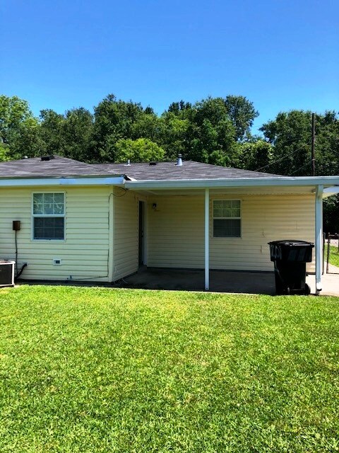 Building Photo - 1201 W 1st St