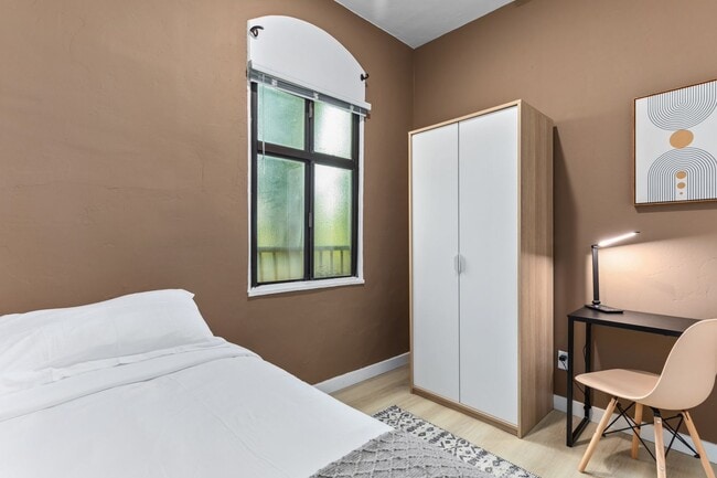 Building Photo - 840 Hilgard Ave