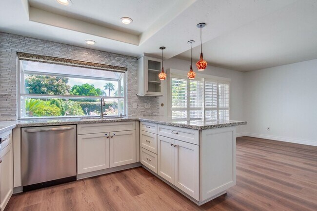 Building Photo - Single Story Oceanside Home Available July...