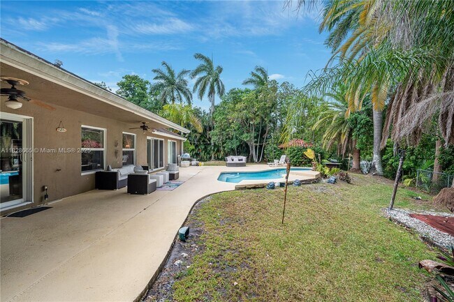 Building Photo - 5452 SW 88th Terrace