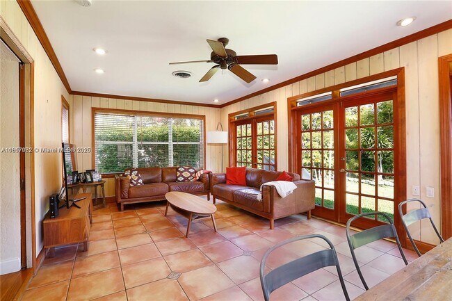 Building Photo - 537 Zamora Ave
