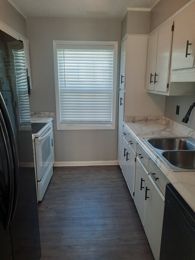 Building Photo - 6921 Timberwood Dr