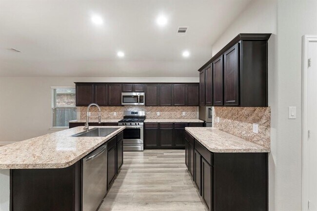 Building Photo - 14077 Lake Cres Dr