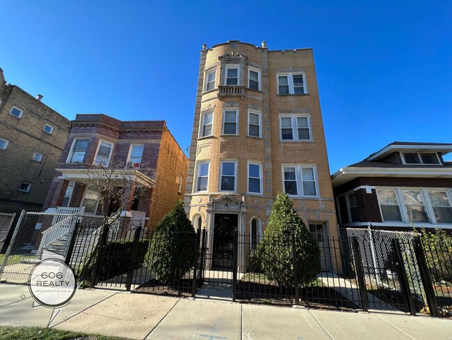 Primary Photo - Remodeled East Albany Park Apts!