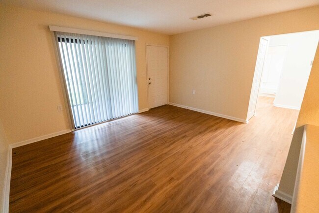 Building Photo - Cute 2 Bed 1 Bath condo in Mystic Woods