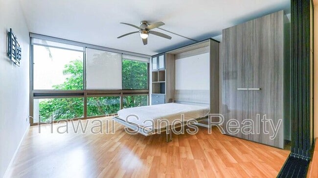 Building Photo - 501 Hahaione St