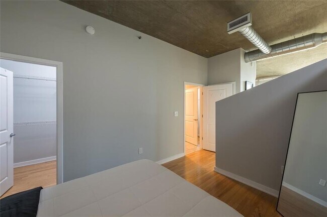 Building Photo - 943 Peachtree St NE