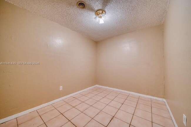 Building Photo - 12220 NE Miami Pl