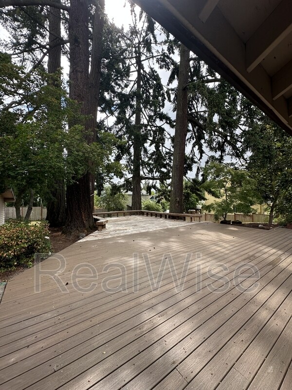 Building Photo - 7730 SW Eaker Pl