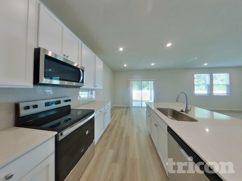 Building Photo - 14934 Macadamia Ln