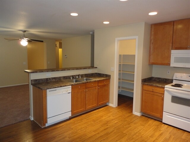 Building Photo - 9222 W Elm St
