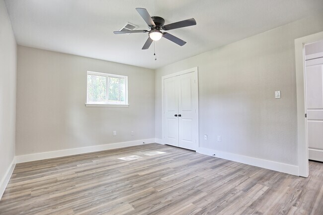 Building Photo - 704 Natchez River Cir