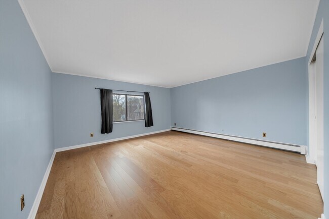 Building Photo - 27 Alpine St