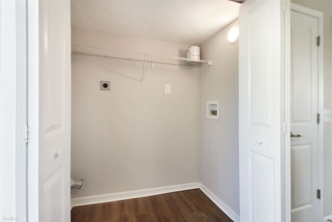 Building Photo - 2 br, 1.5 bath Townhome - 57 High Street 8