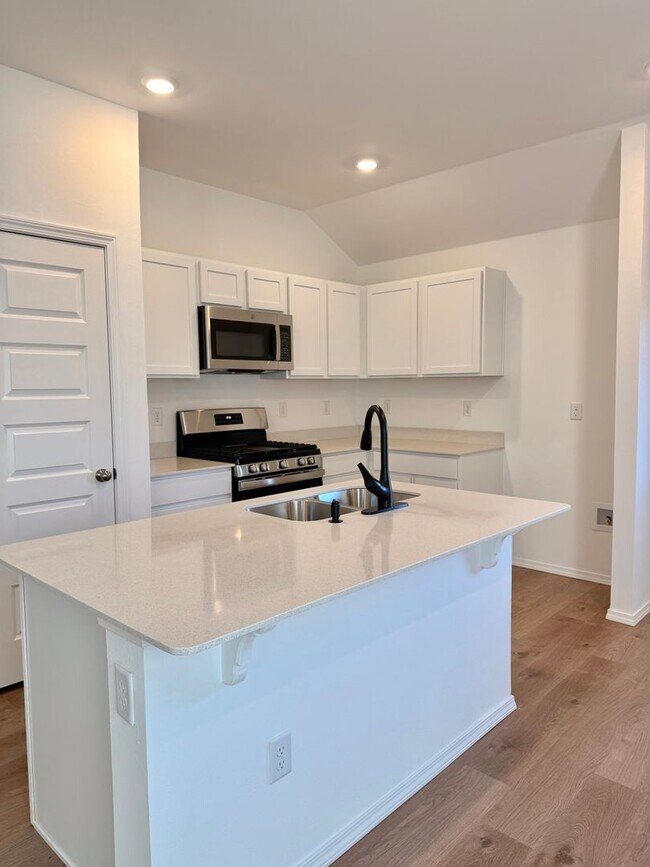 Building Photo - Brand New!! Cute 3 bed, 2 bath in Tuscany Lakes