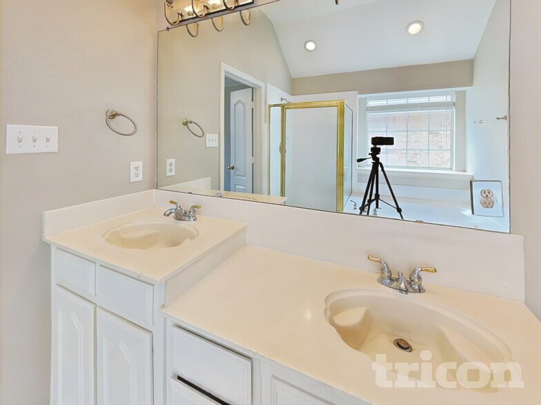 Building Photo - 1314 Pegasus Dr