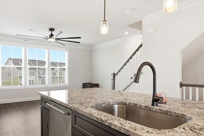 Building Photo - 768 Park Ridge Dr