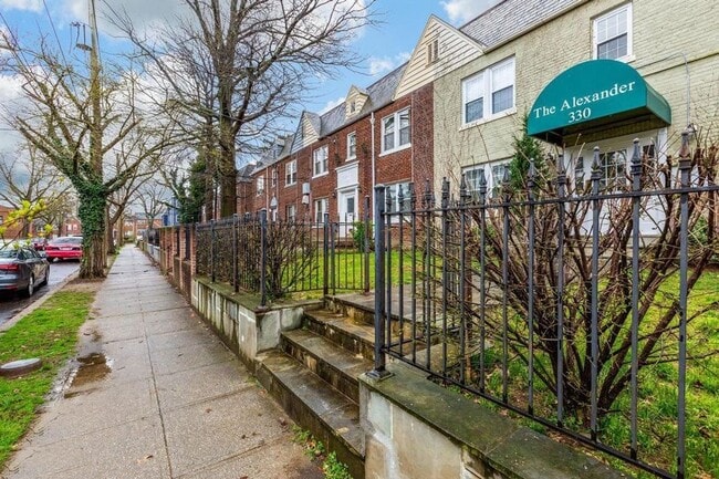 Building Photo - 330 Delafield Pl NW