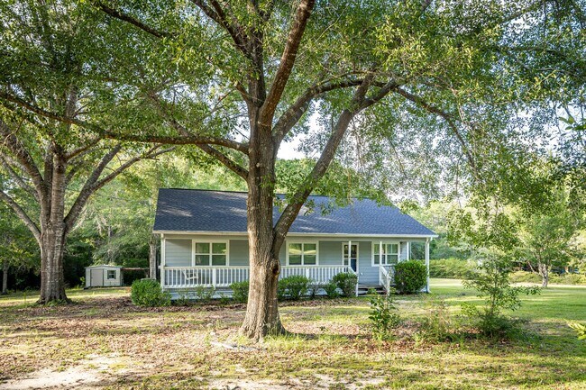 Building Photo - Peaceful Country Living on 2.4 Acres in Saucier
