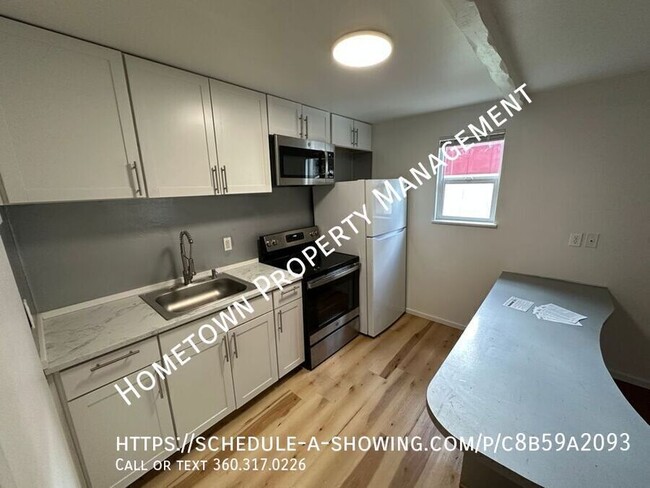 Building Photo - Pacific Terrace Cozy 1 Bedroom Duplex Avai...