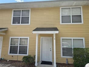 Building Photo - 2636 SW 35th Pl