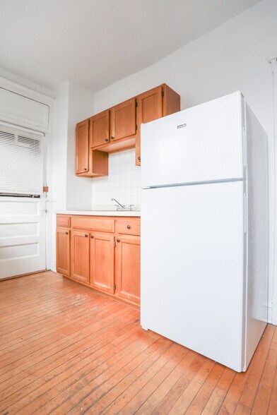 Building Photo - 4452 N Damen Ave