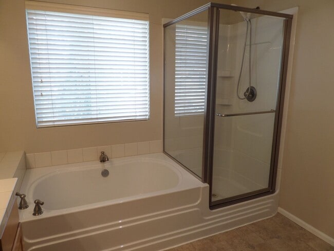 Building Photo - Gorgeous 3 Bedroom Home in Fantastic Bothell Location!