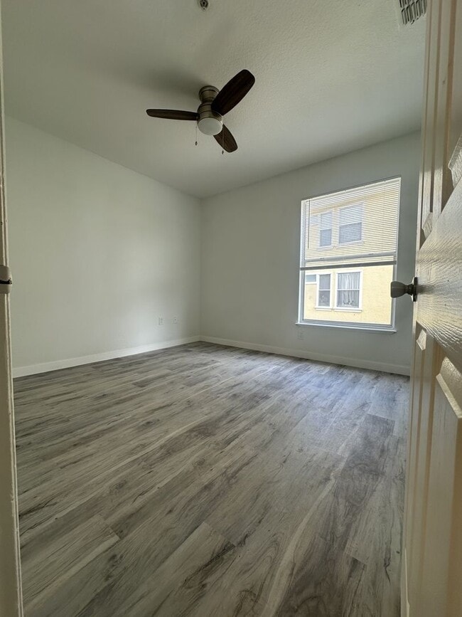 Building Photo - Beautifully Renovated 4 Bed / 2 Bath Condo in Visconti West Condominium- Water View