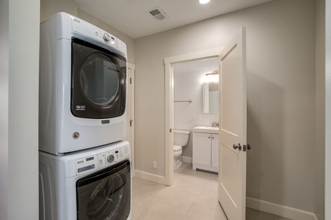 Building Photo - 6038 Juniper Dr