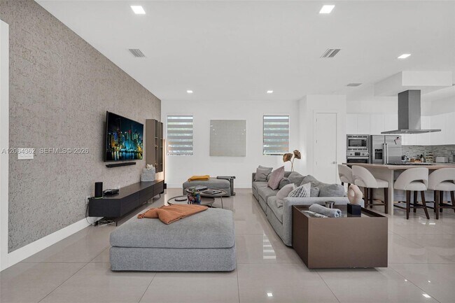 Building Photo - 7509 NW 99th Ave