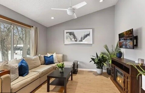 Building Photo - 912 W 66th St