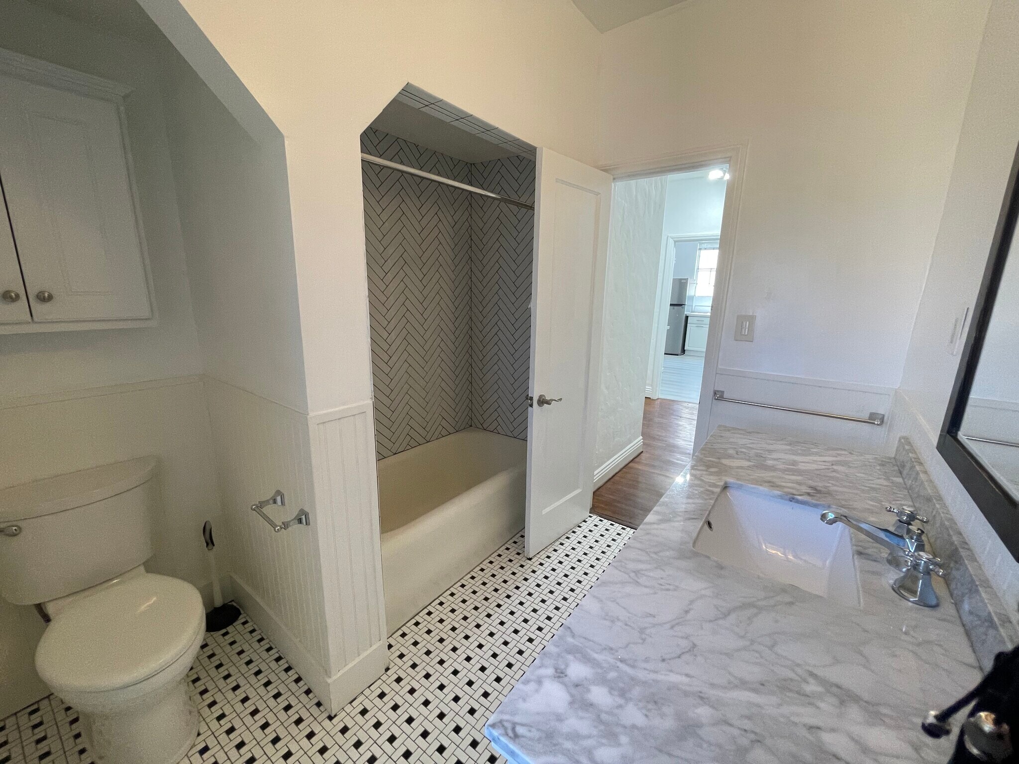 Building Photo - 1602 S Stanley Ave