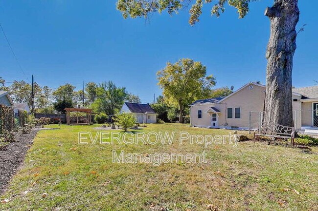 Building Photo - 321 Albany St