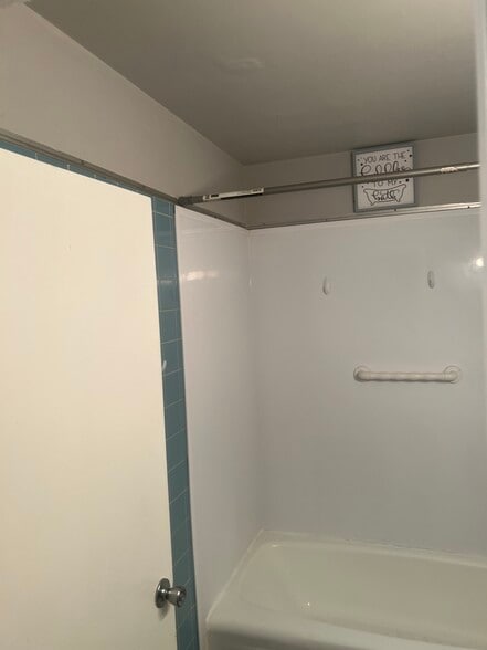 Building Photo - 505 W 53rd Ave