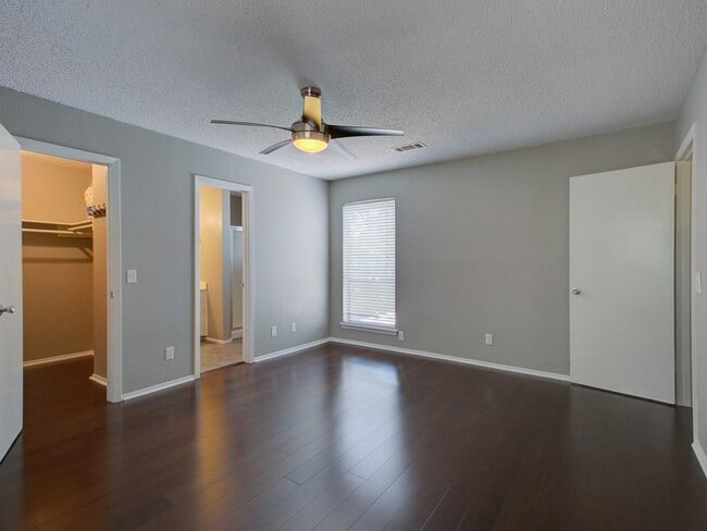 Building Photo - 8402 Tallwood Dr