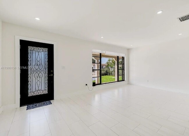 Building Photo - 865 W 72nd Pl