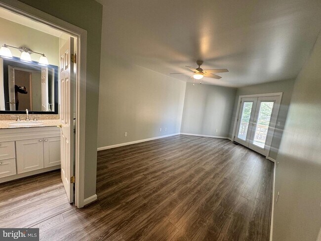 Building Photo - 8013 Bridgepointe Dr