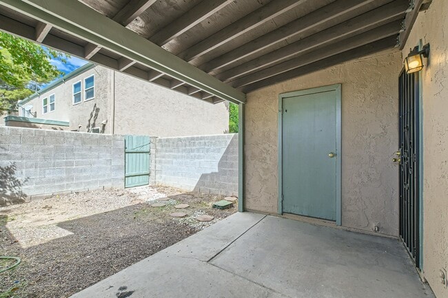 Building Photo - 5957 Vegas Dr