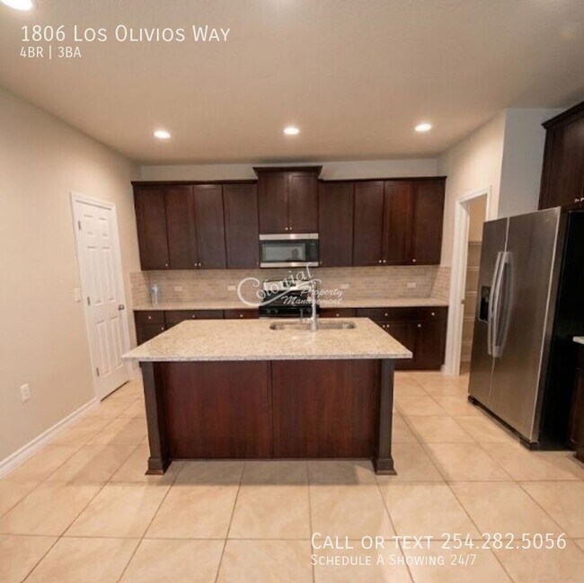 Building Photo - 1806 Los Olivios Wy
