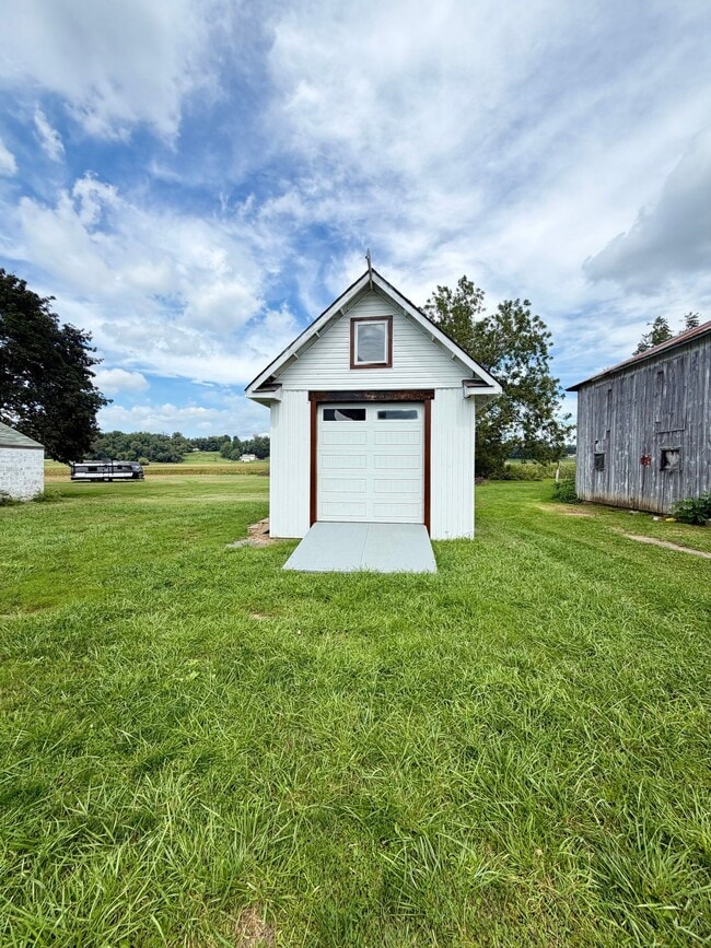 Building Photo - 37 N Kinzer Rd