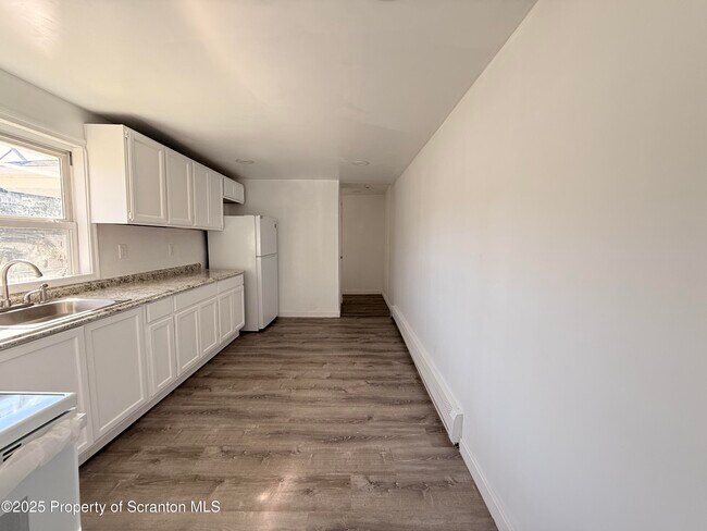 Building Photo - 330R Cherry St