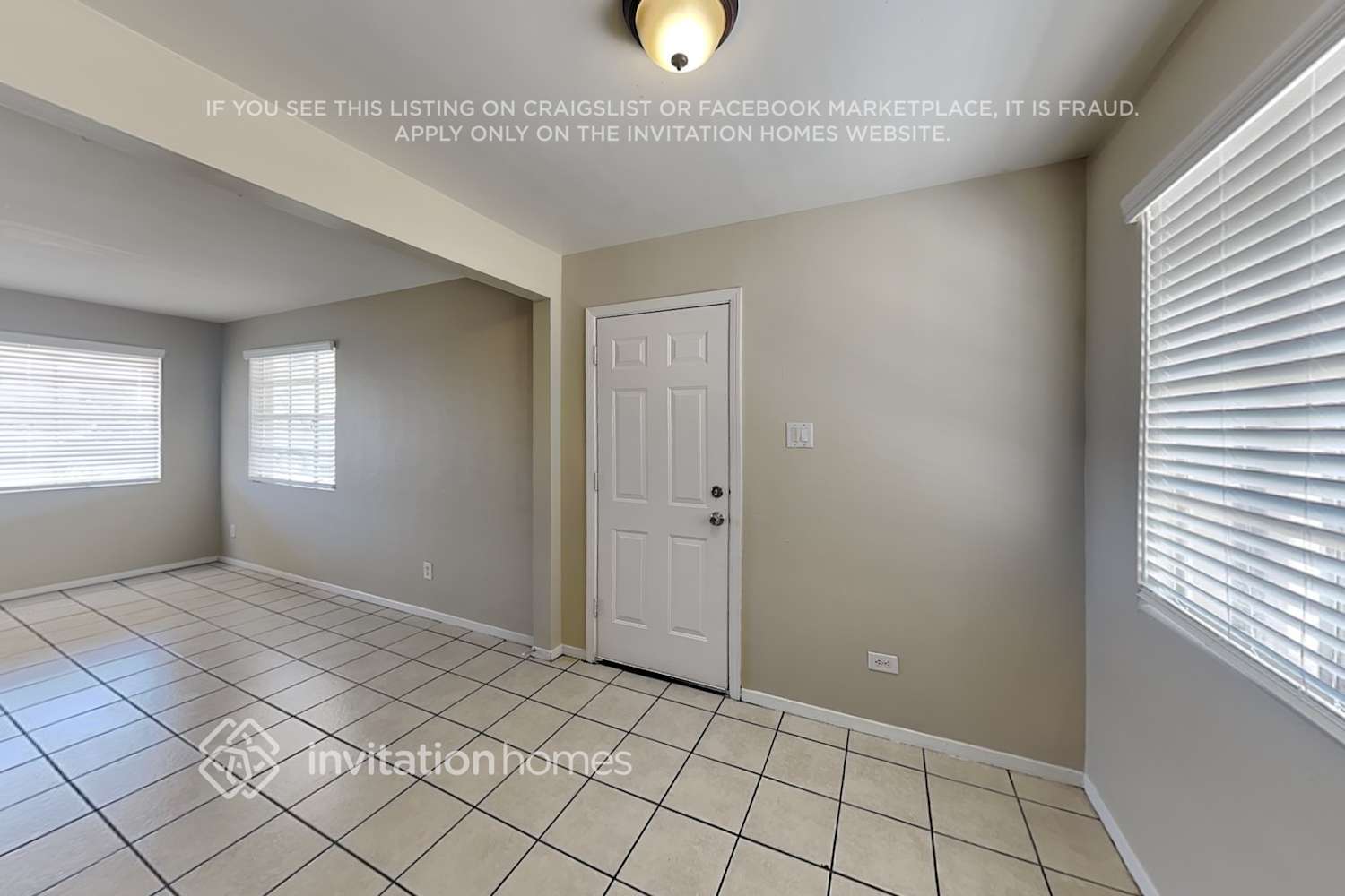 Building Photo - 4422 S Park Dr